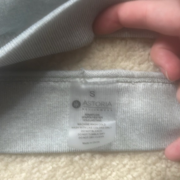 Astoria activewear set - Picture 3 of 6